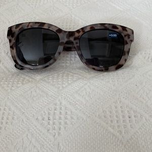 Peepers Tortoise Shell polarized Ladies Sunglasses.